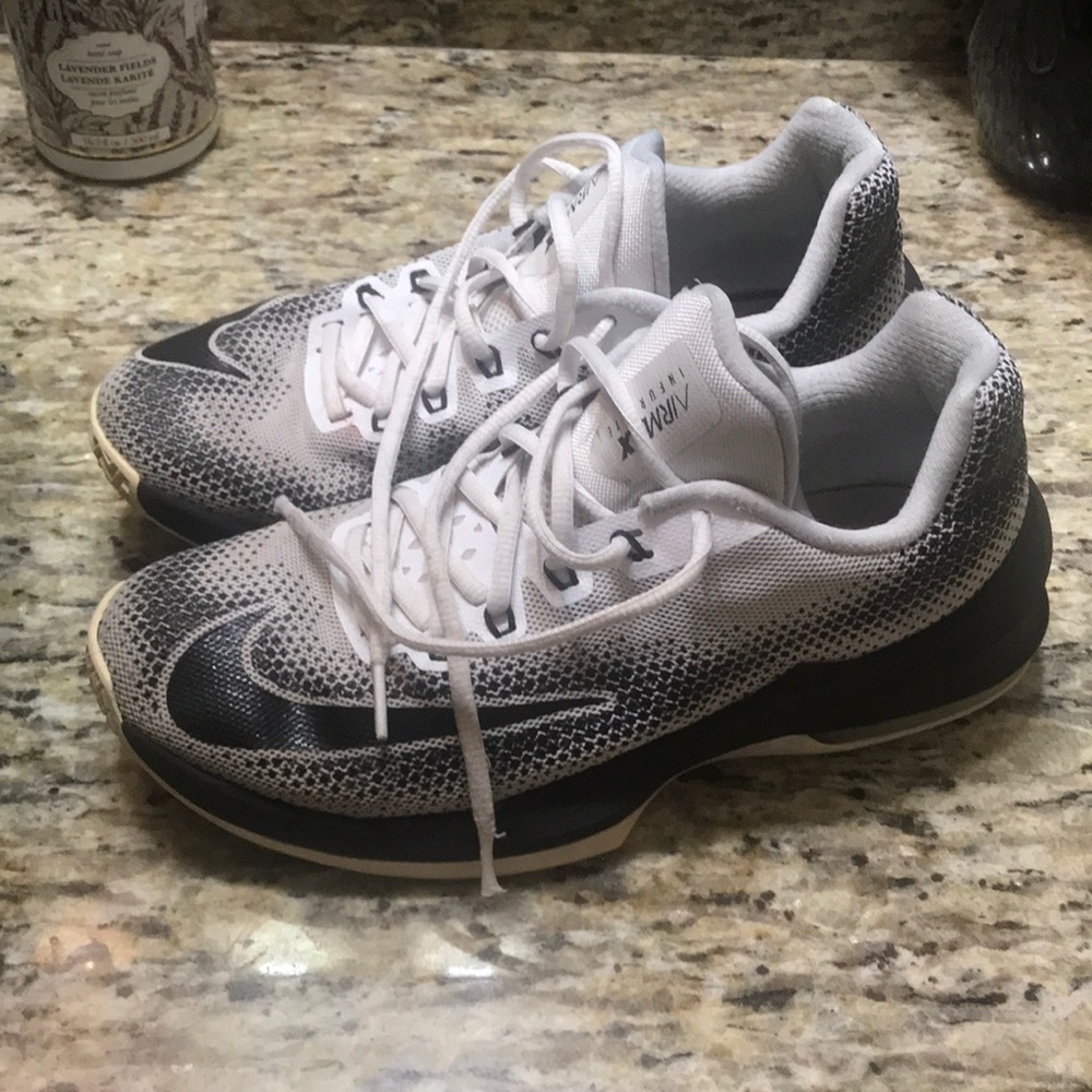 Nike AIRMAX Infuriate shoes
